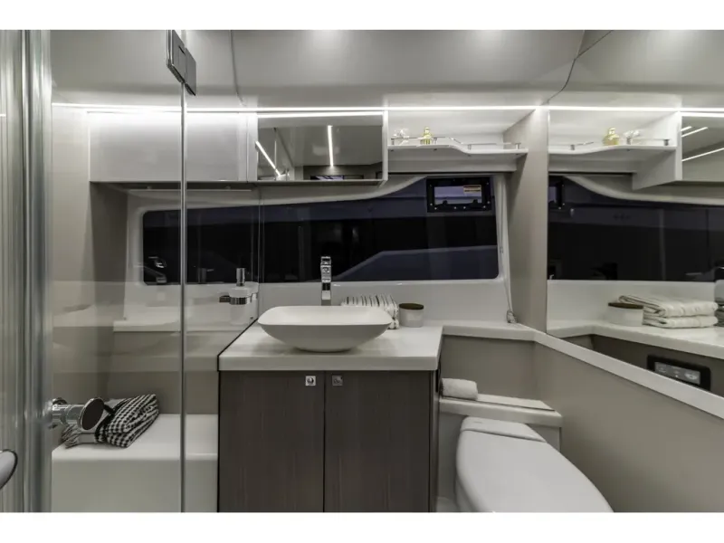 Slide: The Image of Galeon 450 HTC 2026 - 27
