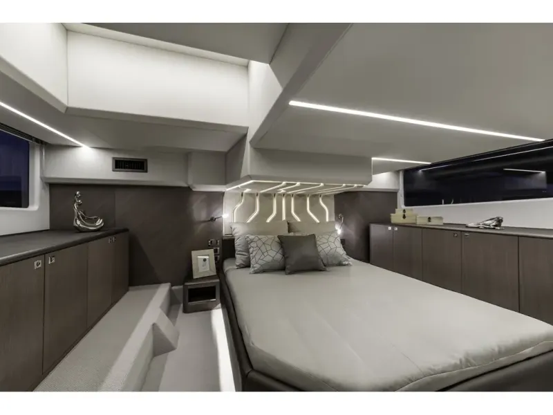 Slide: The Image of Galeon 450 HTC 2026 - 28