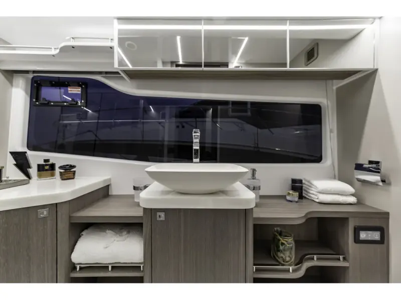 Slide: The Image of Galeon 450 HTC 2026 - 30