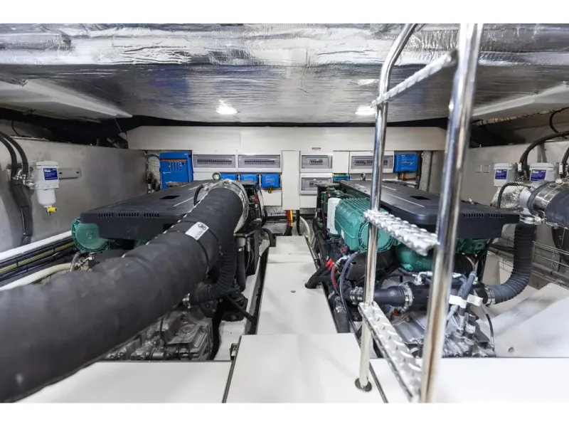 Slide: The Image of Galeon 450 HTC 2026 - 32