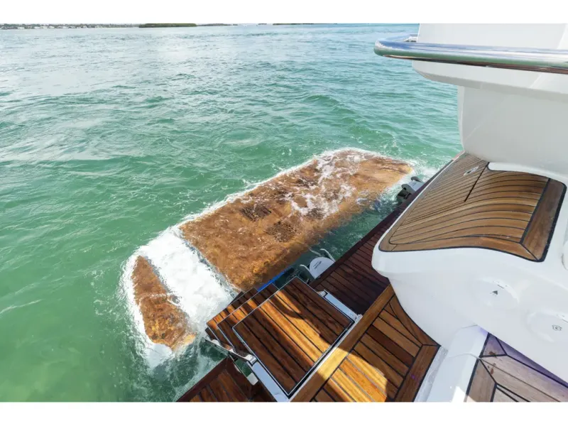 Slide: The Image of Galeon 450 HTC 2026 - 6