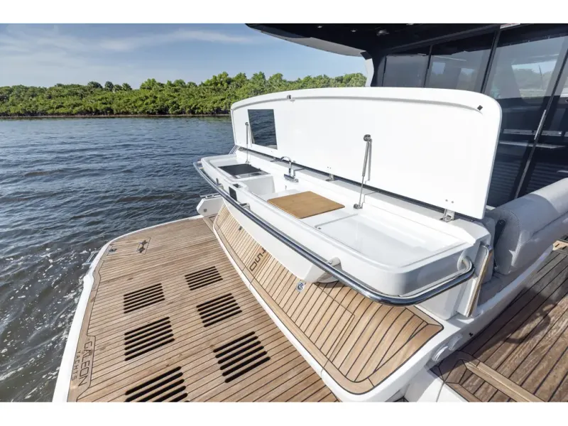 Slide: The Image of Galeon 450 HTC 2026 - 7