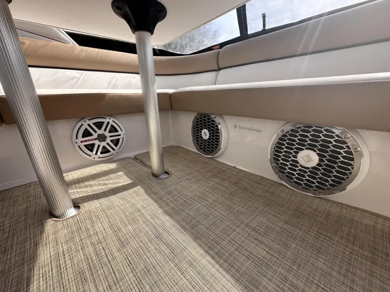 Slide: The Image of Four Winns 375 Vista 2015 - 10