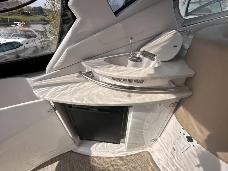 Slide: The Image of Four Winns 375 Vista 2015 - 12