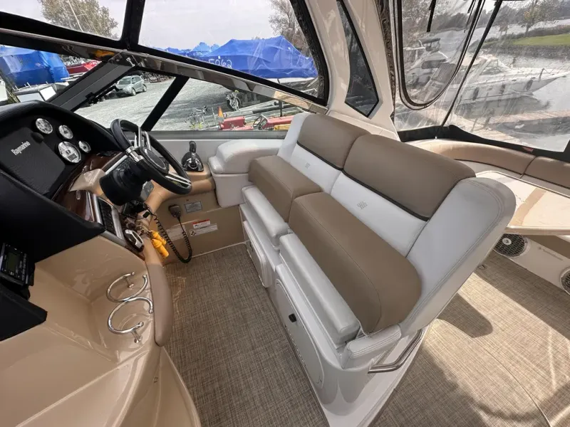 Slide: The Image of Four Winns 375 Vista 2015 - 19