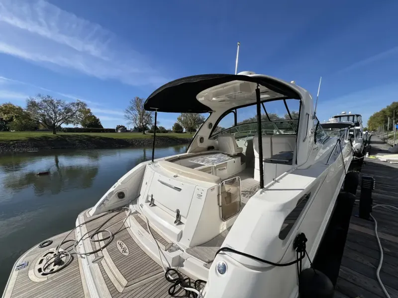 Slide: The Image of Four Winns 375 Vista 2015 - 2
