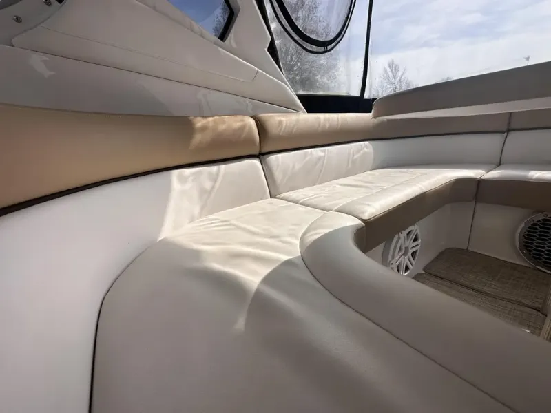 Slide: The Image of Four Winns 375 Vista 2015 - 6