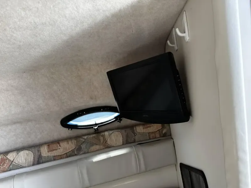 Slide: The Image of Stingray Boat Co 240 CS 2004 - 17