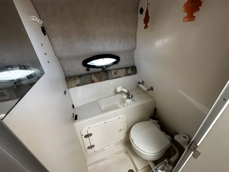 Slide: The Image of Stingray Boat Co 240 CS 2004 - 18