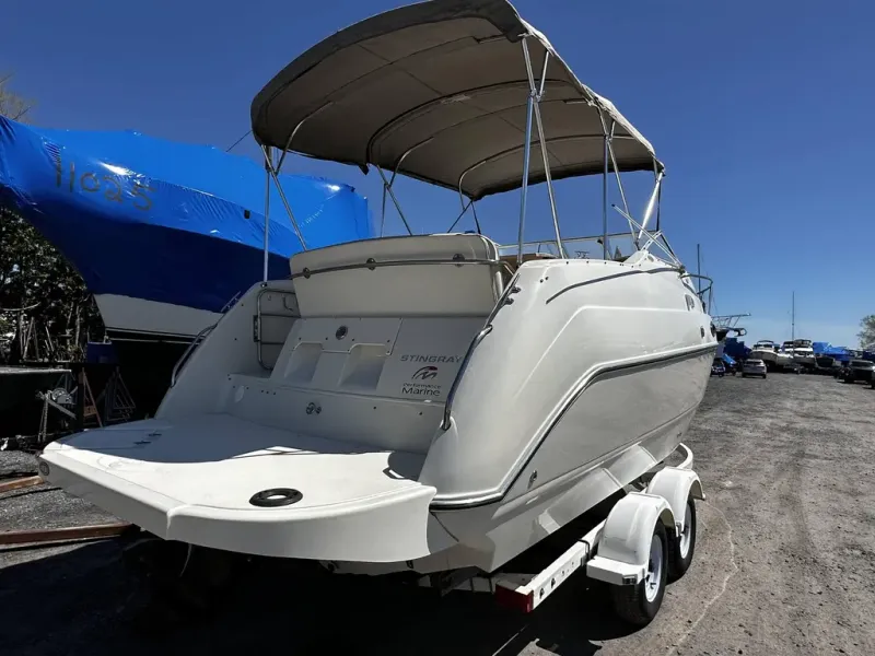 Slide: The Image of Stingray Boat Co 240 CS 2004 - 3