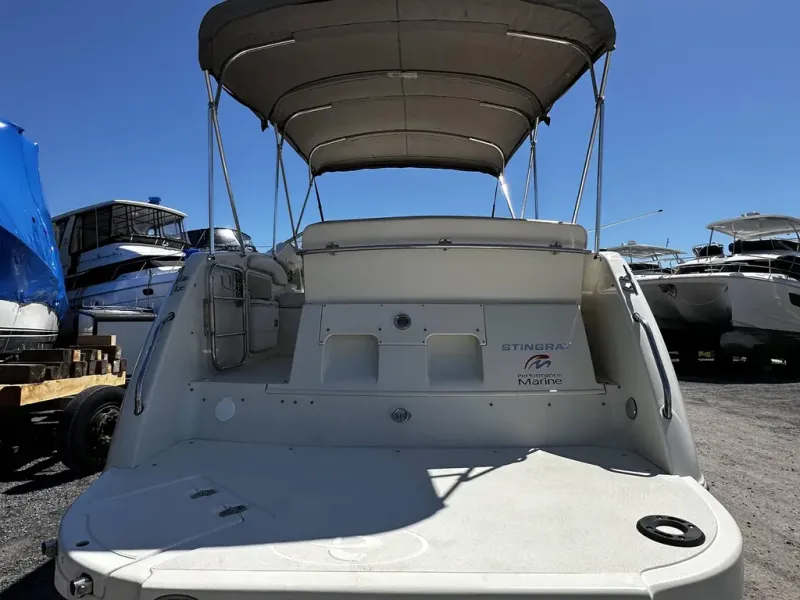 Slide: The Image of Stingray Boat Co 240 CS 2004 - 5