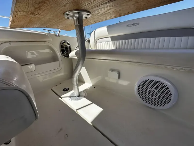 Slide: The Image of Stingray Boat Co 240 CS 2004 - 9