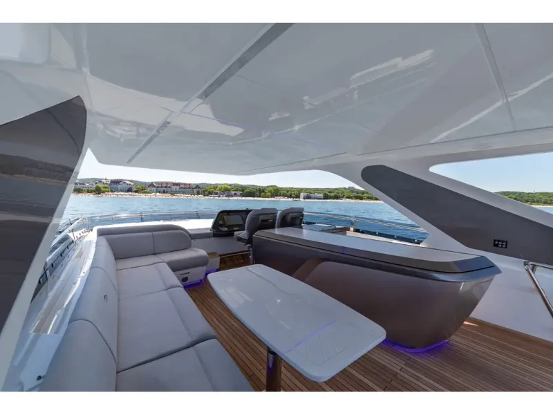 Slide: The Image of Galeon 800 FLY 2026 - 10
