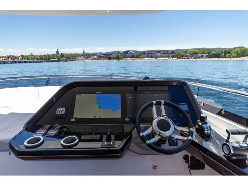 Slide: The Image of Galeon 800 FLY 2026 - 11