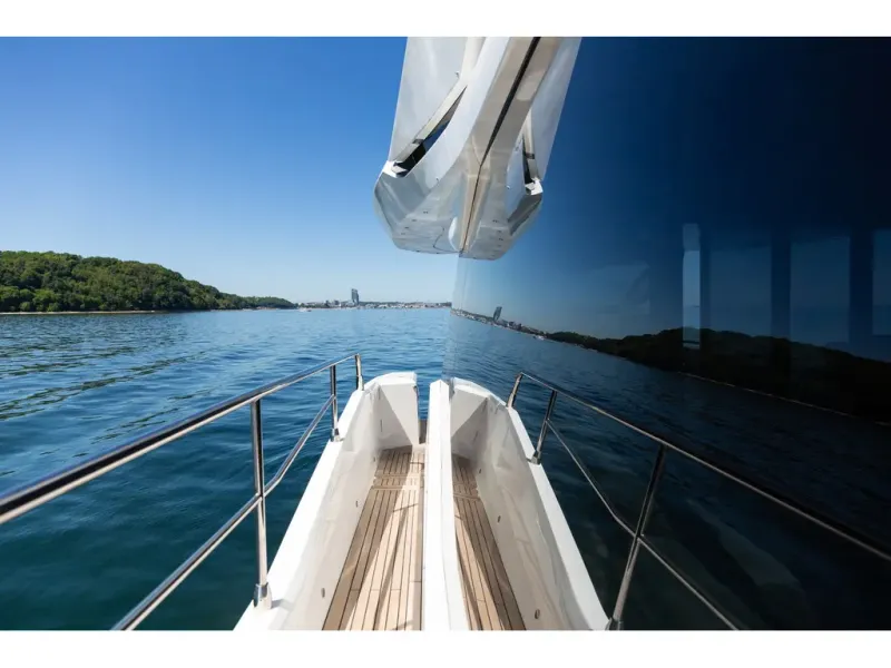 Slide: The Image of Galeon 800 FLY 2026 - 13