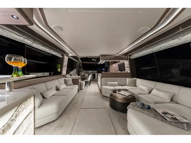 Slide: The Image of Galeon 800 FLY 2026 - 14