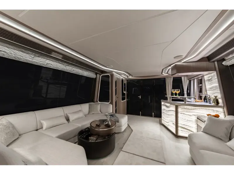 Slide: The Image of Galeon 800 FLY 2026 - 17