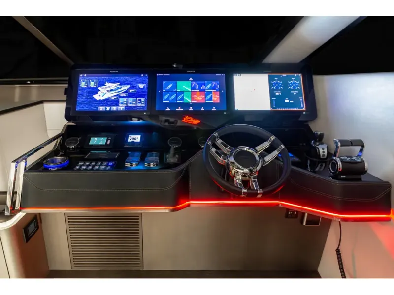 Slide: The Image of Galeon 800 FLY 2026 - 18