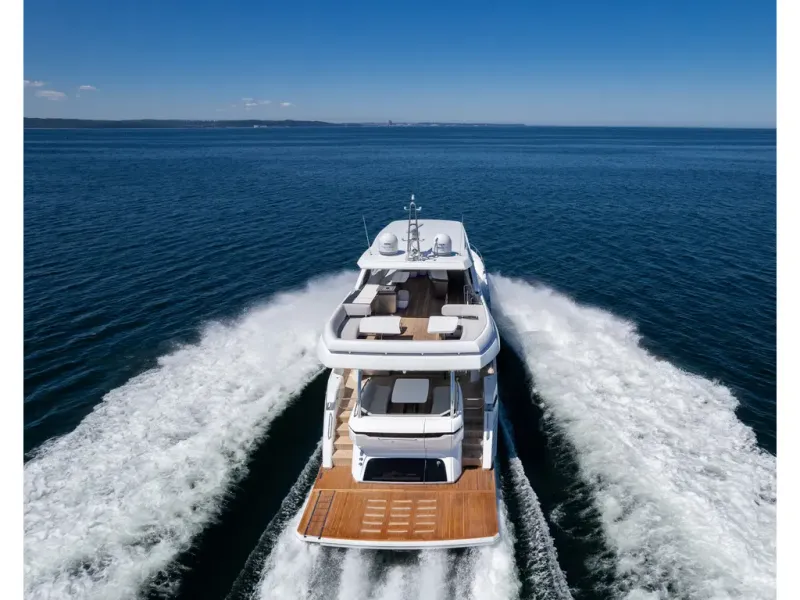 Slide: The Image of Galeon 800 FLY 2026 - 2