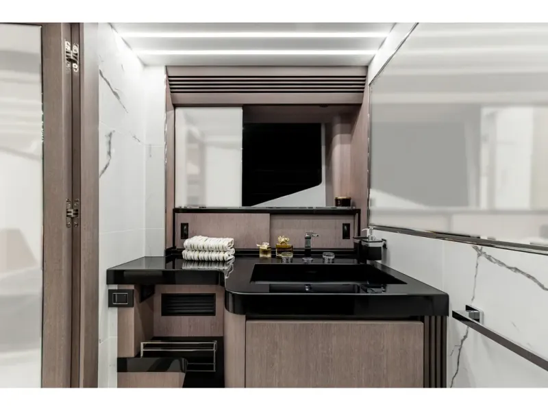 Slide: The Image of Galeon 800 FLY 2026 - 21