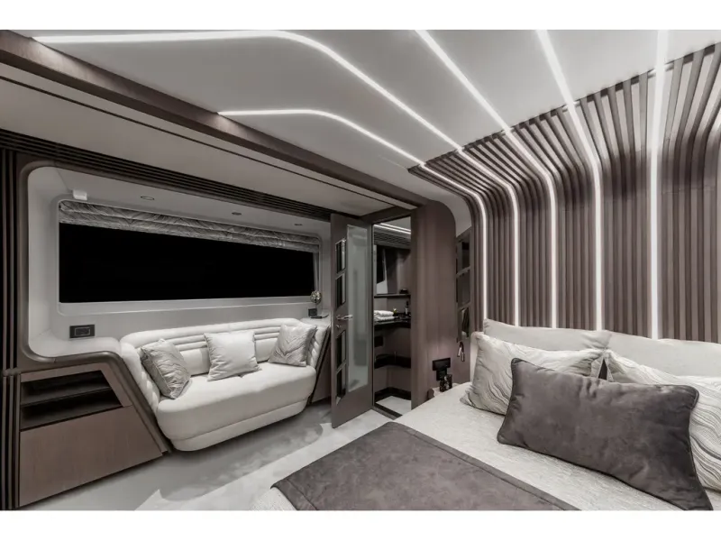Slide: The Image of Galeon 800 FLY 2026 - 24