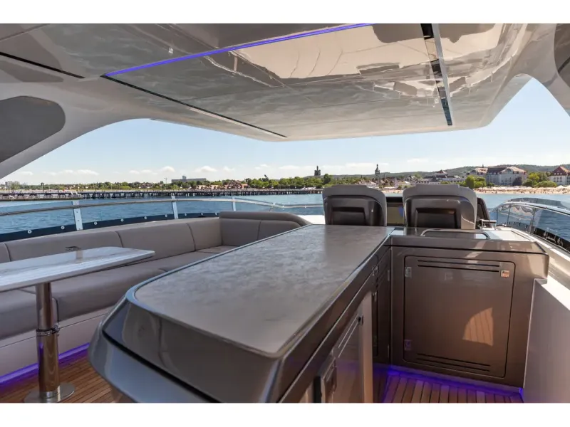 Slide: The Image of Galeon 800 FLY 2026 - 7