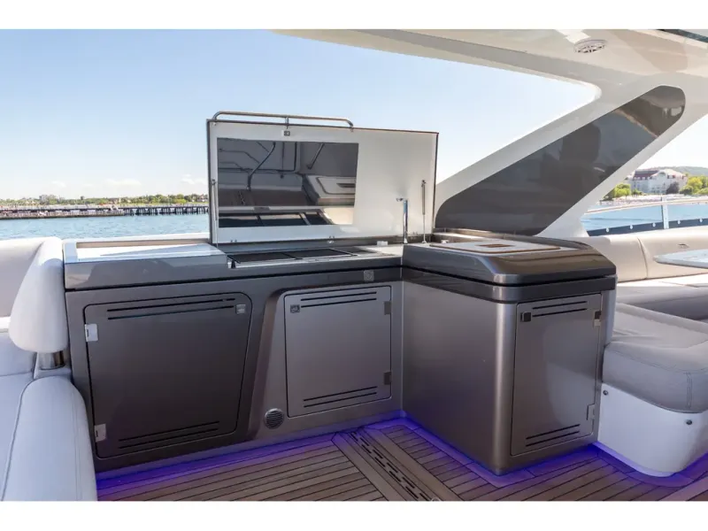 Slide: The Image of Galeon 800 FLY 2026 - 8