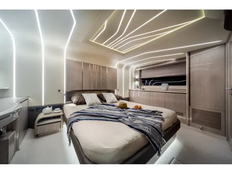 Slide: The Image of Galeon 700 SKY 2026 - 16