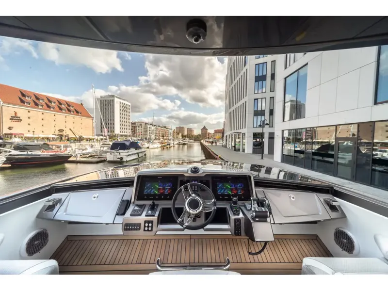Slide: The Image of Galeon 700 SKY 2026 - 9