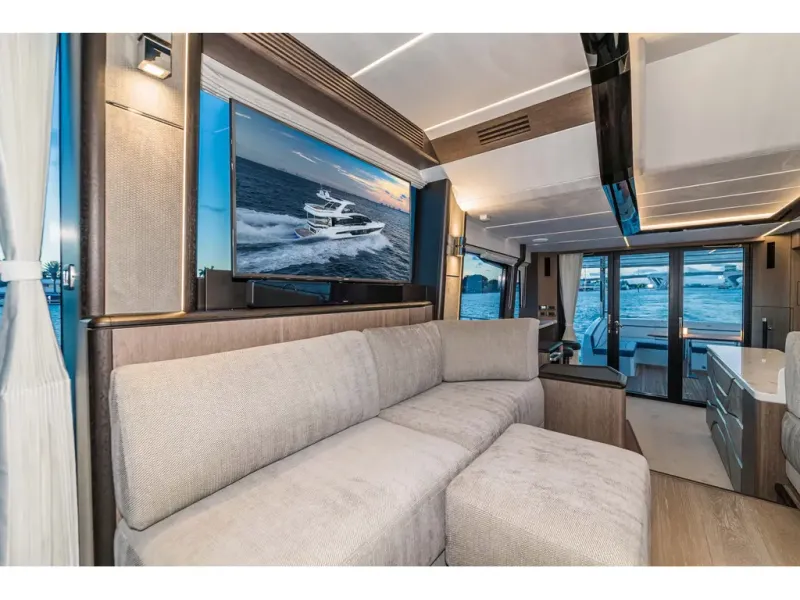 Slide: The Image of Galeon 680 FLY 2026 - 14