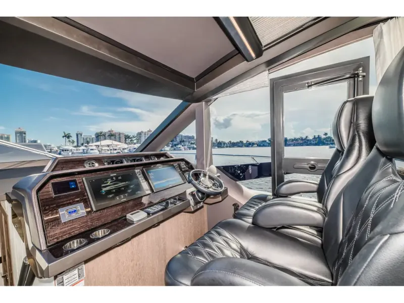 Slide: The Image of Galeon 680 FLY 2026 - 17