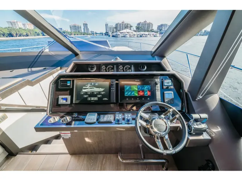 Slide: The Image of Galeon 680 FLY 2026 - 18