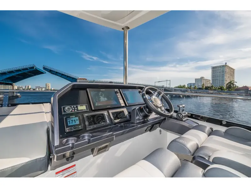 Slide: The Image of Galeon 680 FLY 2026 - 9