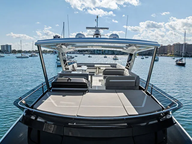 Slide: The Image of Galeon 640 FLY 2026 - 18