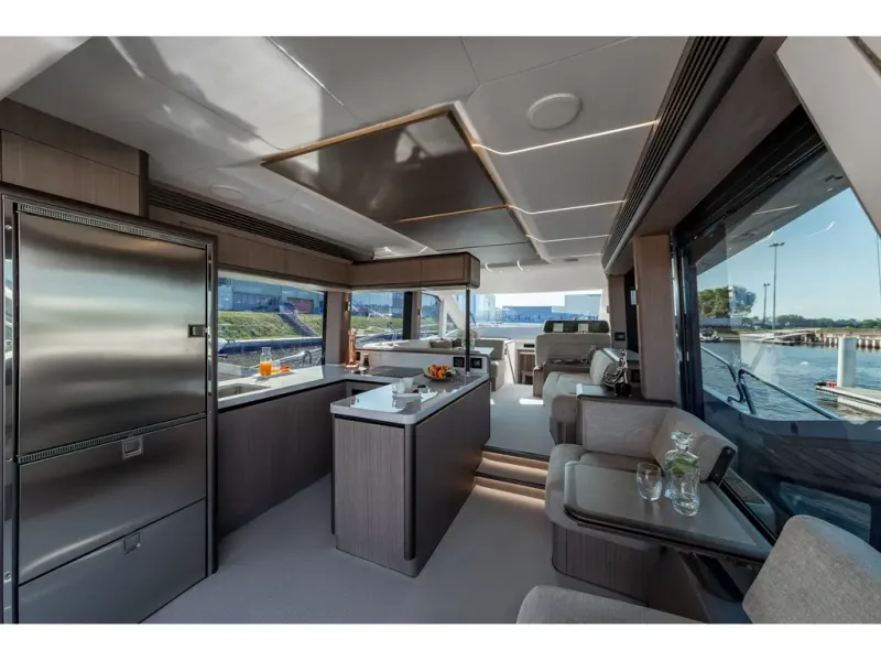 Slide: The Image of Galeon 560 FLY 2026 - 11