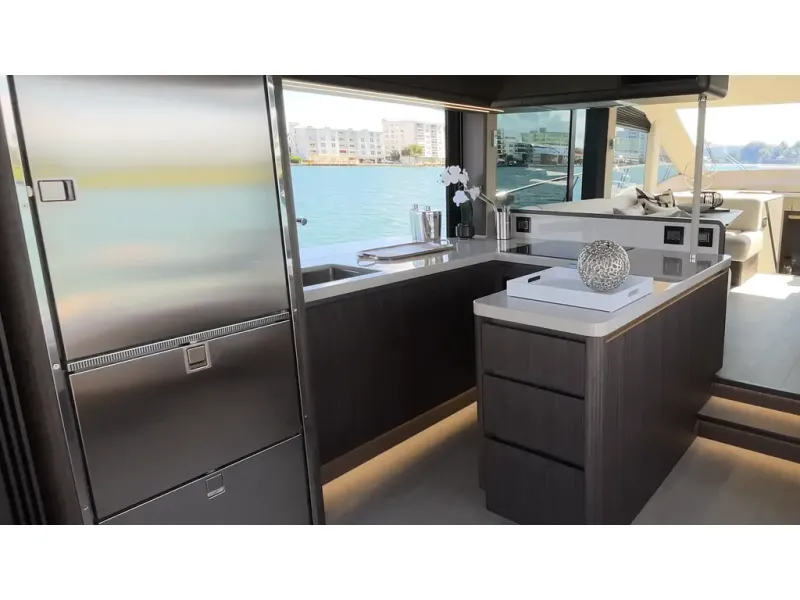 Slide: The Image of Galeon 560 FLY 2026 - 14