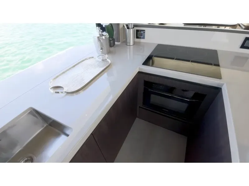 Slide: The Image of Galeon 560 FLY 2026 - 15