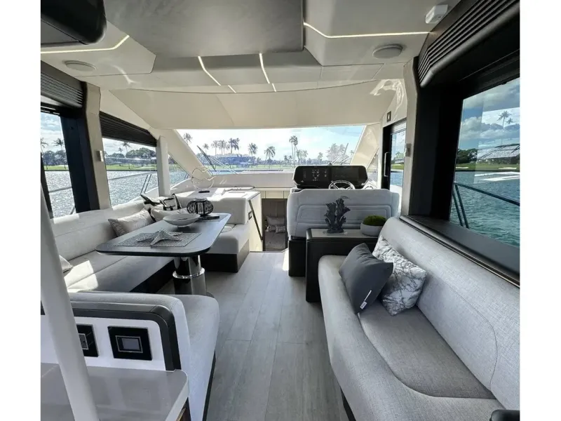 Slide: The Image of Galeon 560 FLY 2026 - 18