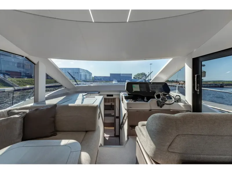Slide: The Image of Galeon 560 FLY 2026 - 20