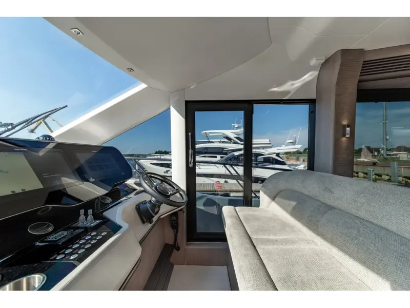 Slide: The Image of Galeon 560 FLY 2026 - 21