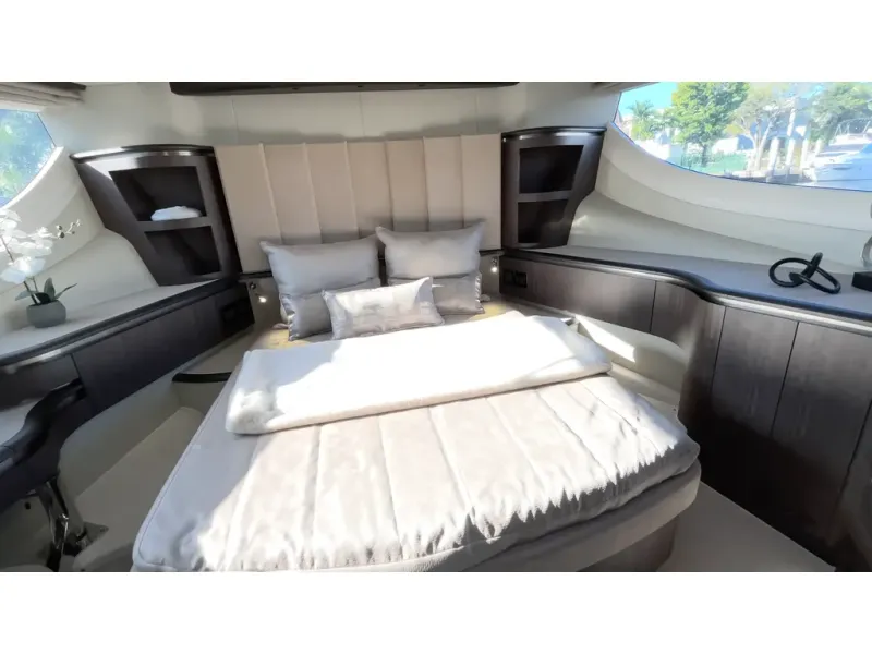 Slide: The Image of Galeon 560 FLY 2026 - 23