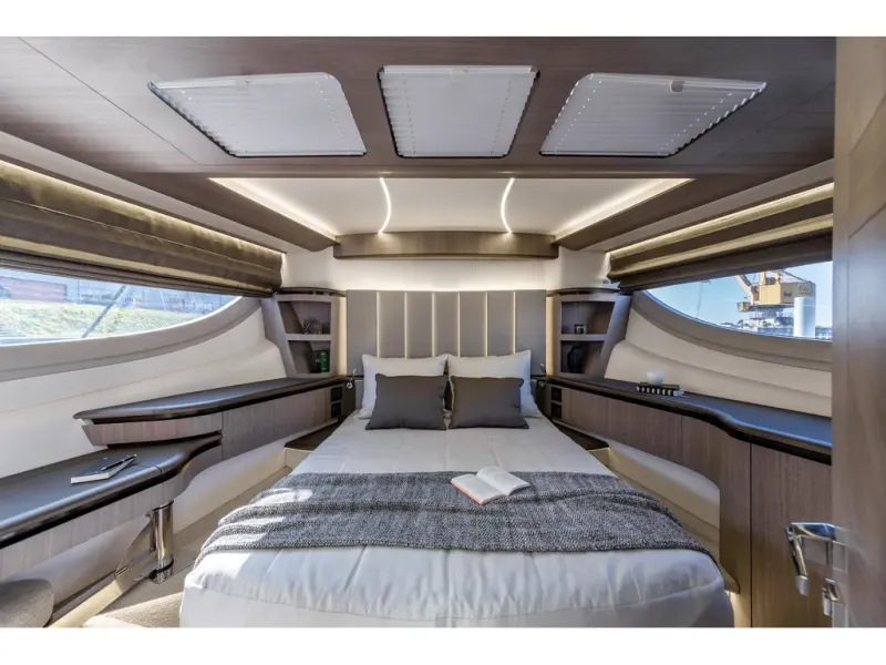 Slide: The Image of Galeon 560 FLY 2026 - 25