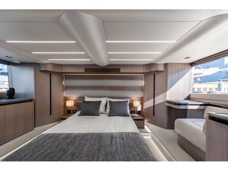 Slide: The Image of Galeon 560 FLY 2026 - 26