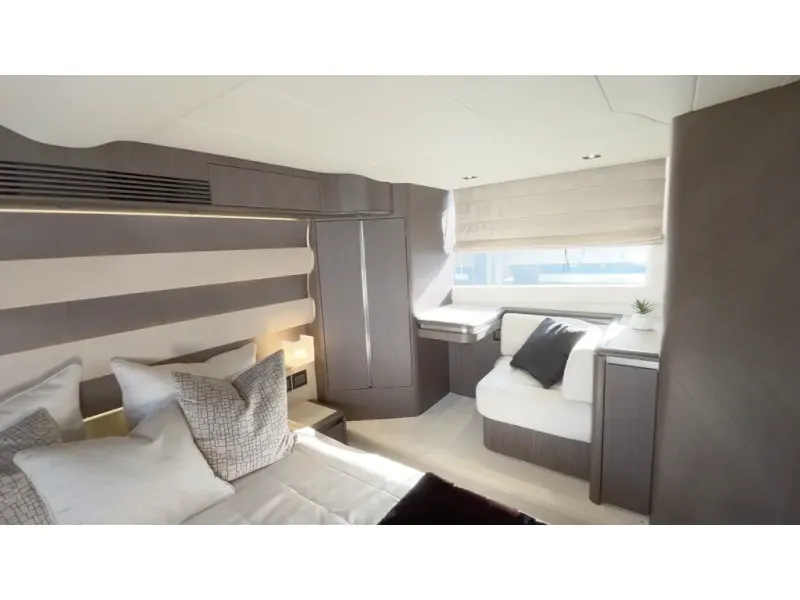 Slide: The Image of Galeon 560 FLY 2026 - 27