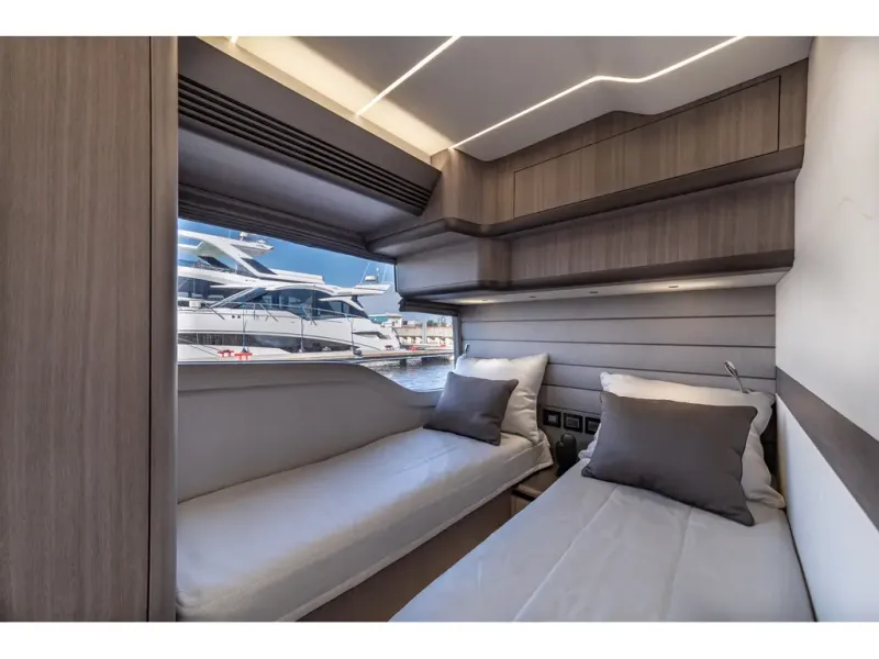 Slide: The Image of Galeon 560 FLY 2026 - 28