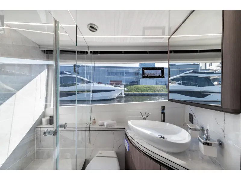 Slide: The Image of Galeon 560 FLY 2026 - 29