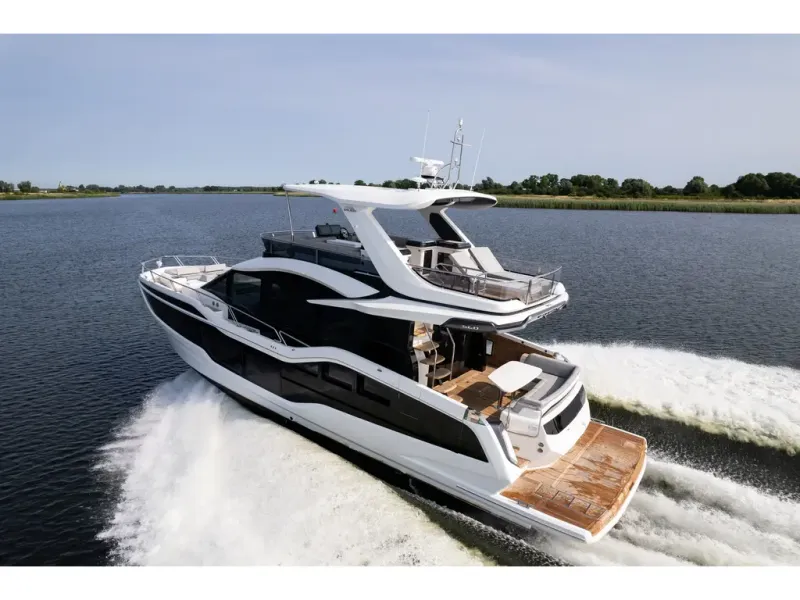 Slide: The Image of Galeon 560 FLY 2026 - 4