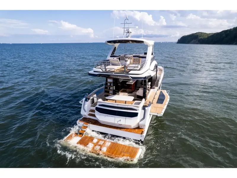 Slide: The Image of Galeon 560 FLY 2026 - 5