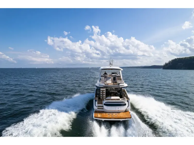 Slide: The Image of Galeon 560 FLY 2026 - 6