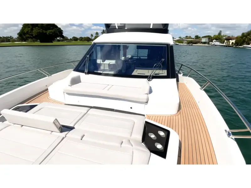 Slide: The Image of Galeon 560 FLY 2026 - 7